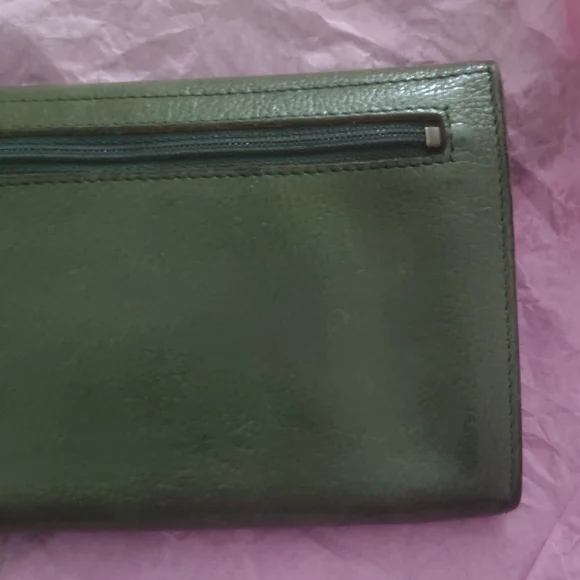 Green IL BISONTE Snap Button Closure Leather Wallet - Picture 7 of 14